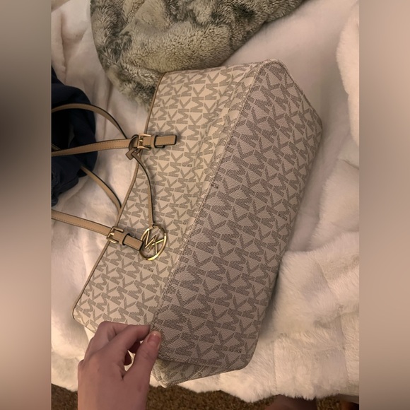 MK SIGNATURE LOGO PURSE 🤍 - Picture 4 of 9